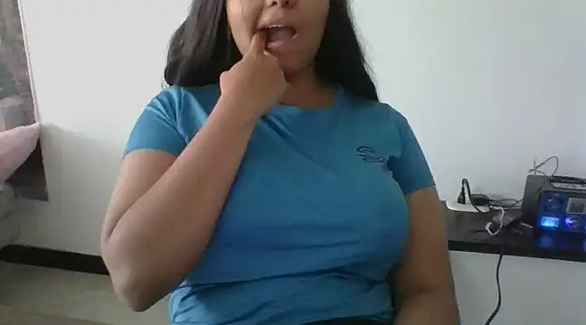 Miapeyton online show from December 2024 06:32:02 PM