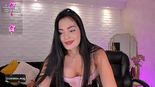 GiaFerrara online show from October 2025 07:04:02 PM