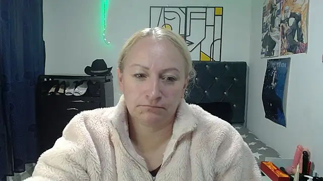 emperabigbootybigass online show from April 2026 12:22:02 PM