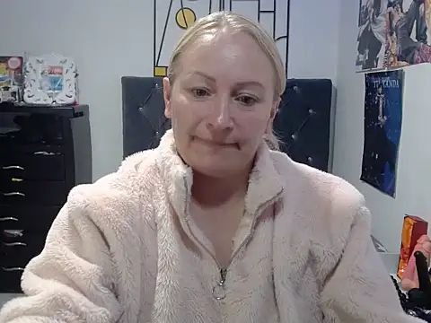 emperabigbootybigass online show from April 2026 12:18:02 PM