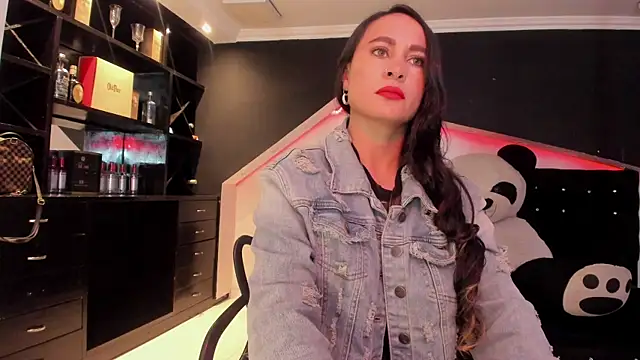 Coral Gibson online show from July 2026 12:53:02 PM