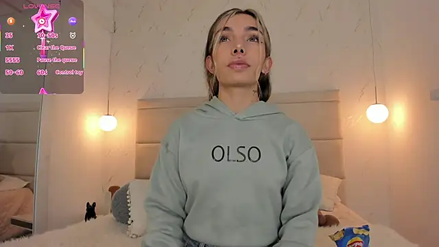 Mollymoon1 online show from November 2025 08:08:02 PM