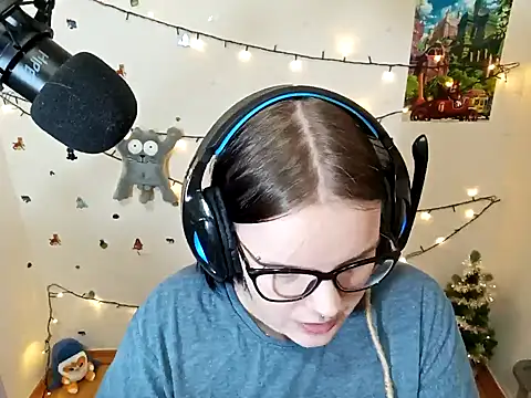 Snapshot of DivaMarisa chatting on December 2024 04:50:01 PM DivaMarisa online show from December 2024 04:50:01 PM