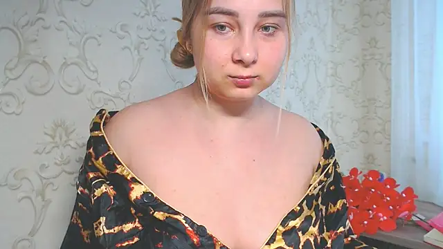 Snapshot of DolphinDreams chatting on June 2026 09:02:01 AM DolphinDreams online show from June 2026 09:02:01 AM