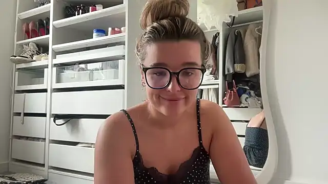 maisiesmithx online show from June 2026 01:33:01 PM