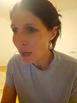 Lenchen  online show from April 2026 07:28:02 PM