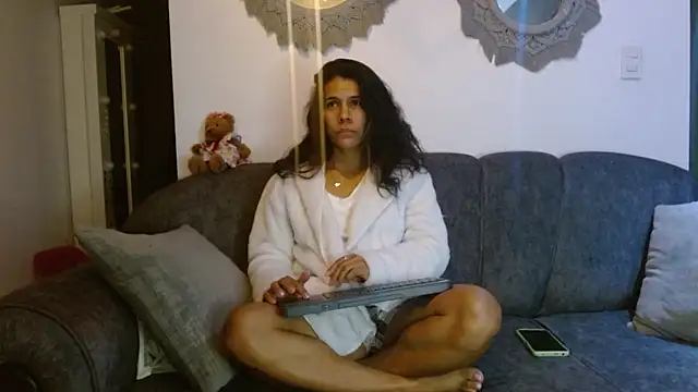 Vanessa Aniston online show from March 2026 01:42:02 AM