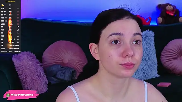 AveryWillow online show from April 2026 11:13:02 PM