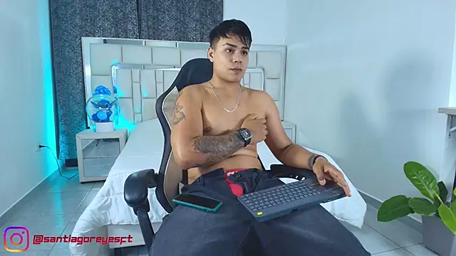 SantiagoReyesFtt online show from April 2026 12:33:01 AM