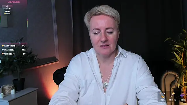 Nika Smit online show from April 2026 01:41:02 PM