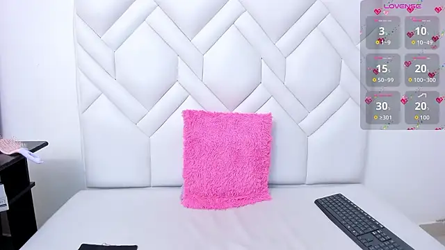 Analia18  online show from February 2026 01:27:01 PM