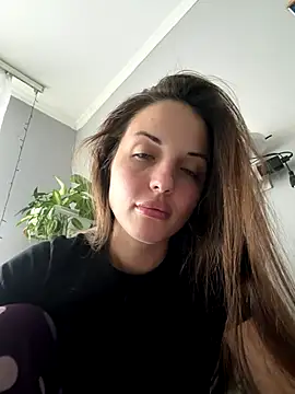 AmiLavs online show from December 2025 11:28:01 AM