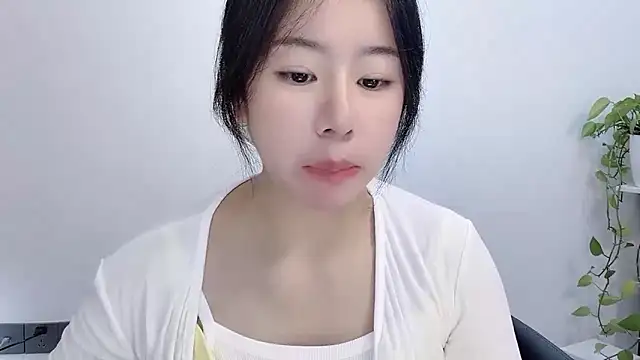 chloe-01 online show from February 2026 03:47:02 AM