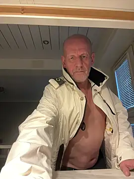 malematureisbest online show from February 2026 04:48:01 PM