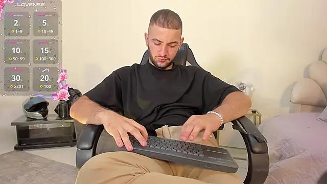 Snapshot of MaximusDick1_ chatting on June 2026 12:10:01 PM MaximusDick1 online show from June 2026 12:10:01 PM