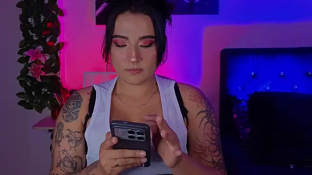 Snapshot of Pauilina chatting on June 2026 04:20:01 AM Pauilina online show from June 2026 04:20:01 AM