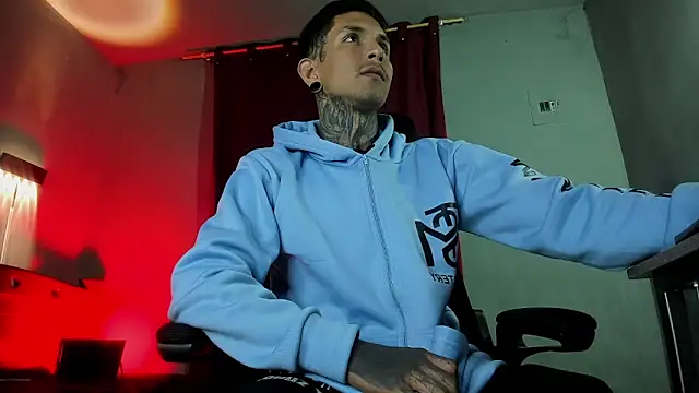 Travistanner 28 online show from March 2026 04:02:02 AM