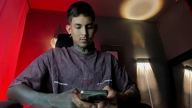 Travistanner 28 online show from April 2026 11:24:01 PM