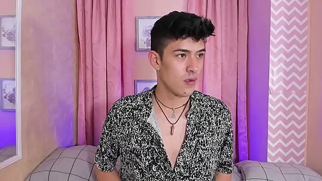 Snapshot of Ryan_Clark_ chatting on December 2024 08:48:01 PM Ryan Clark online show from December 2024 08:48:01 PM