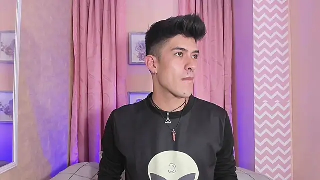 Snapshot of Ryan_Clark_ chatting on January 2025 07:28:01 PM Ryan Clark online show from January 2025 07:28:01 PM