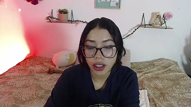 Snapshot of AmberJeong chatting on January 2025 01:00:01 AM AmberJeong online show from January 2025 01:00:01 AM