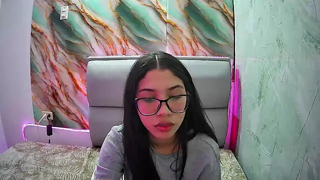 Snapshot of AmberJeong chatting on January 2025 09:50:01 PM AmberJeong online show from January 2025 09:50:01 PM