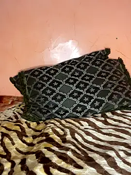 Snapshot of Lalou chatting on November 2025 10:21:01 AM Lalou online show from November 2025 10:21:01 AM