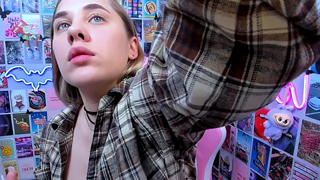 MiaMilas online show from October 2025 04:24:01 AM