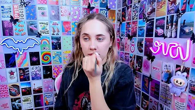 MiaMilas online show from February 2026 01:54:01 PM