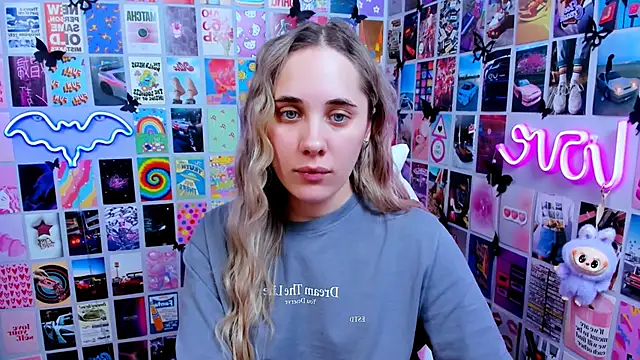 MiaMilas online show from March 2026 02:32:02 PM