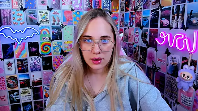 MiaMilas online show from June 2026 04:45:01 PM