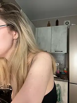 Kitty Katrine online show from April 2026 05:05:02 PM