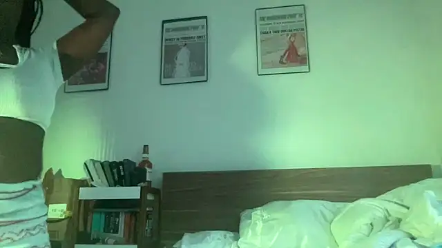 Snapshot of AveryJ99 chatting on December 2024 10:10:02 PM AveryJ99 online show from December 2024 10:10:02 PM