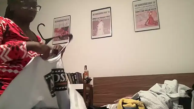 Snapshot of AveryJ99 chatting on December 2024 10:54:02 PM AveryJ99 online show from December 2024 10:54:02 PM