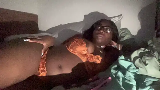 Snapshot of AveryJ99 chatting on February 2025 09:42:01 AM AveryJ99 online show from February 2025 09:42:01 AM