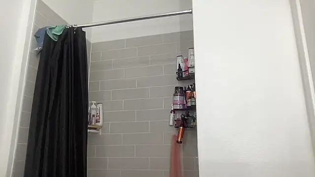 Snapshot of AveryJ99 chatting on February 2025 02:02:01 PM AveryJ99 online show from February 2025 02:02:01 PM