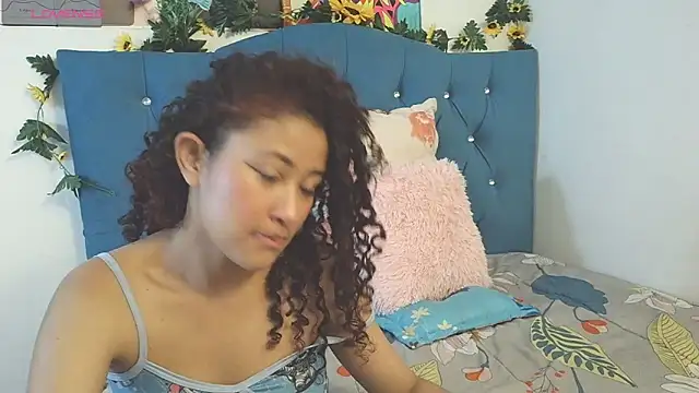 Milkdulce1 online show from December 2025 01:19:01 PM