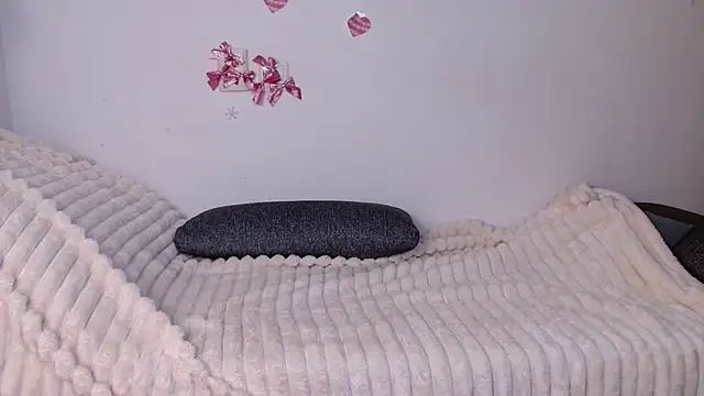 bellaa love  online show from April 2026 12:11:02 AM