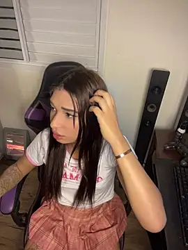 Snapshot of Gabyzinha_ni chatting on June 2026 11:05:01 PM Gabyzinha ni online show from June 2026 11:05:01 PM