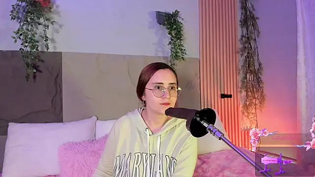 centaurigirl online show from April 2026 04:28:02 AM