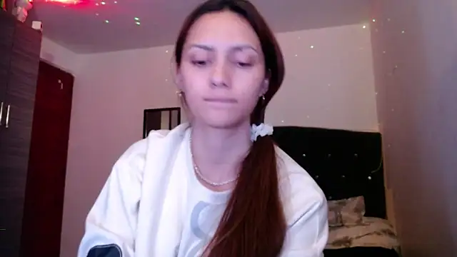 Snapshot of holy_juli chatting on June 2026 03:31:01 AM holy juli online show from June 2026 03:31:01 AM