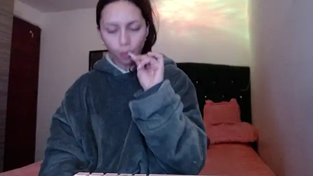 Snapshot of holy_juli chatting on July 2026 02:25:01 AM holy juli online show from July 2026 02:25:01 AM