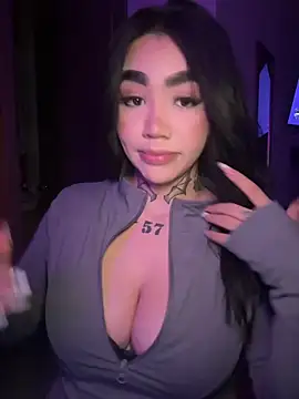 Nickiiiii online show from April 2026 06:14:01 AM