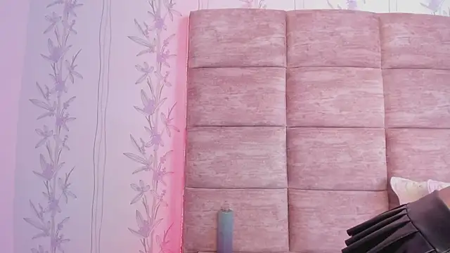 Snapshot of HazelMoret chatting on February 2025 06:02:01 PM HazelMoret online show from February 2025 06:02:01 PM