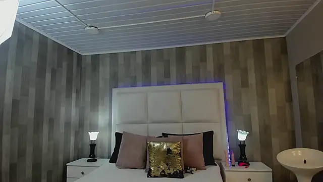 Snapshot of HazelMoret chatting on February 2025 11:54:01 AM HazelMoret online show from February 2025 11:54:01 AM