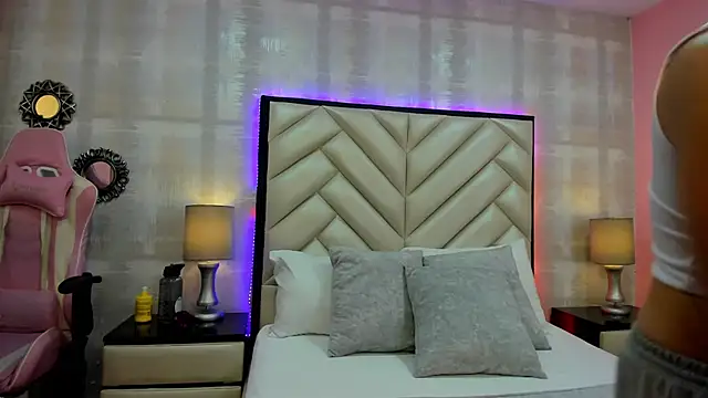 Snapshot of HazelMoret chatting on September 2025 11:34:01 AM HazelMoret online show from September 2025 11:34:01 AM