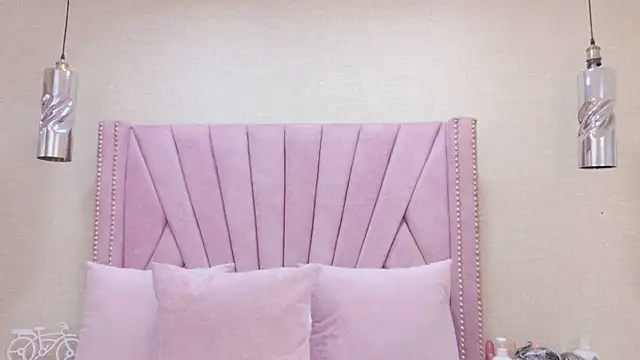 Snapshot of HazelMoret chatting on September 2025 11:46:02 AM HazelMoret online show from September 2025 11:46:02 AM