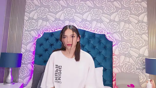 Snapshot of HazelMoret chatting on February 2026 03:11:01 AM HazelMoret online show from February 2026 03:11:01 AM