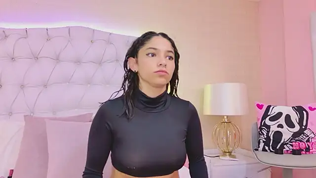 Snapshot of HazelMoret chatting on April 2026 11:08:01 AM HazelMoret online show from April 2026 11:08:01 AM