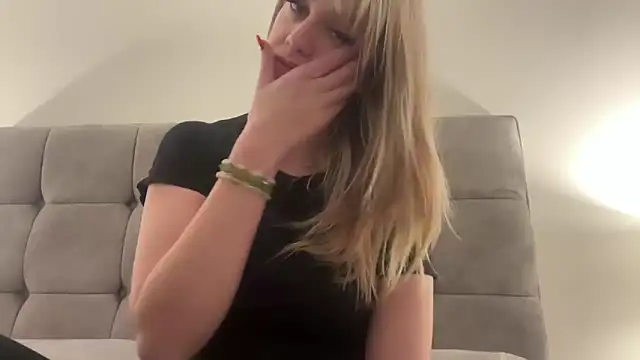 LustfulLuna  online show from January 2026 06:44:01 PM